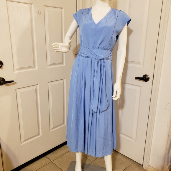 Joie Dresses & Skirts - JOIE V-neck Belted Midi Dress with Pockets size 6